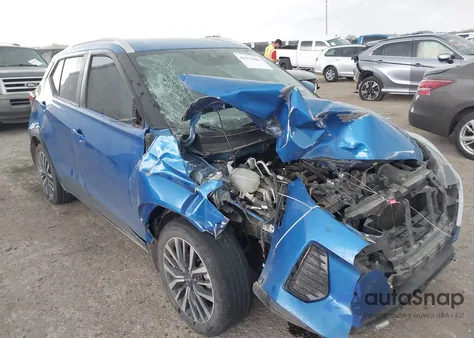 2023 Nissan Kicks Sv Xtronic Cvt z USA, uszkodzony, nr VIN 3N1CP5CV4PL482940